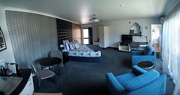 Deco City Motor Lodge