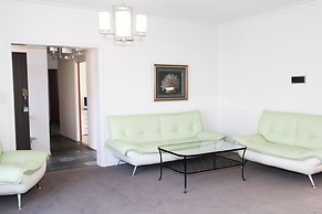 Hawthorn Holiday House