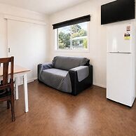 Batemans Bay Holiday Park - Hostel