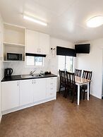 Batemans Bay Holiday Park - Hostel