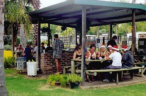 Batemans Bay Holiday Park - Hostel