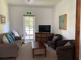 Giants Table and Cottages