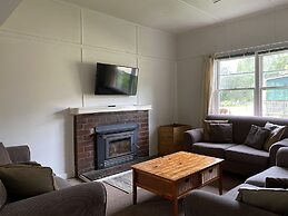 Giants Table and Cottages