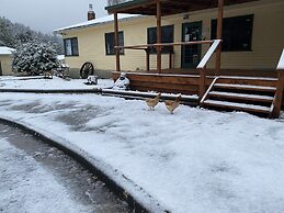 Giants Table and Cottages