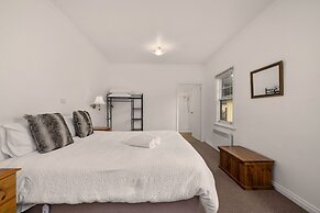 Giants Table and Cottages