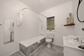 Giants Table and Cottages