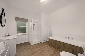 Giants Table and Cottages