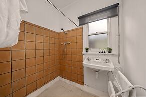 Giants Table and Cottages