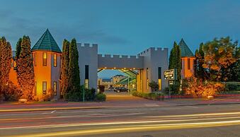 Camelot Motor Lodge