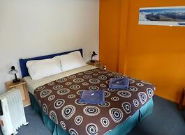 Sequoia Lodge & Backpackers