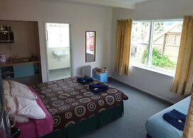 Sequoia Lodge & Backpackers