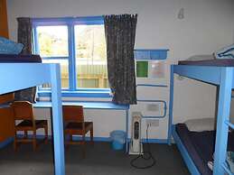 Sequoia Lodge & Backpackers