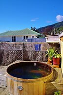 Sequoia Lodge & Backpackers