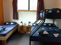 Sequoia Lodge & Backpackers