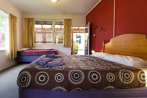 Sequoia Lodge & Backpackers