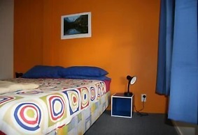 Sequoia Lodge & Backpackers