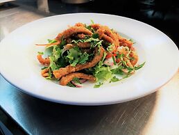 Rocky Gardens Motor Inn