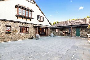 The Honest Lawyer, Ascend Hotel Collection