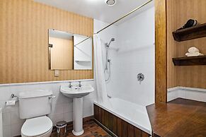 The Honest Lawyer, an Ascend Collection Hotel