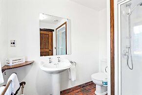 The Honest Lawyer, Ascend Hotel Collection