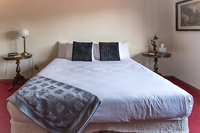 The Honest Lawyer, Ascend Hotel Collection