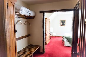 The Honest Lawyer, Ascend Hotel Collection