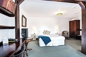 The Honest Lawyer, Ascend Hotel Collection