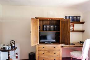 The Honest Lawyer, Ascend Hotel Collection