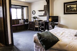 The Honest Lawyer, Ascend Hotel Collection