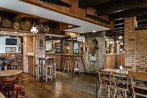 The Honest Lawyer, Ascend Hotel Collection