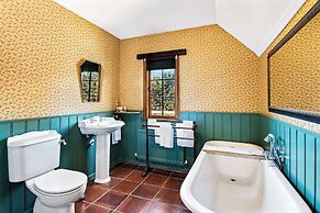 The Honest Lawyer, Ascend Hotel Collection