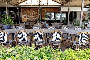 Sundowner Hotel Motel