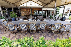 Sundowner Hotel Motel