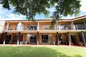 Sundowner Hotel Motel