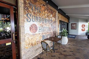 Sundowner Hotel Motel