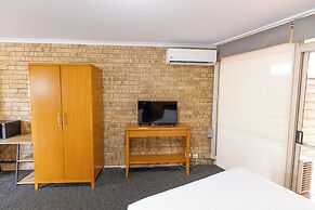 Sundowner Hotel Motel