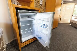 Sundowner Hotel Motel