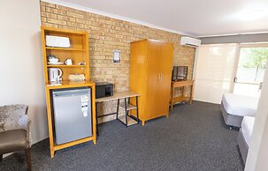 Sundowner Hotel Motel