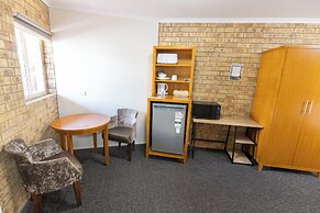 Sundowner Hotel Motel