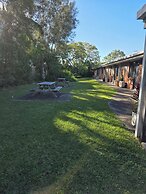 Morayfield Tavern & Motel