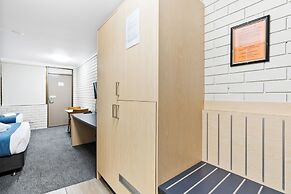 Morayfield Tavern & Motel