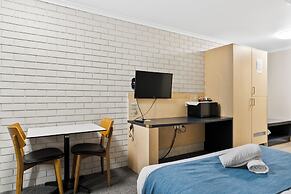 Morayfield Tavern & Motel