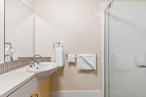 Morayfield Tavern & Motel