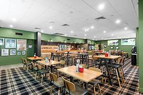 Morayfield Tavern & Motel