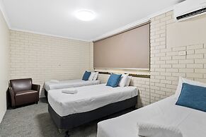 Morayfield Tavern & Motel