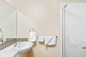 Morayfield Tavern & Motel