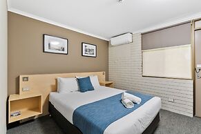 Morayfield Tavern & Motel