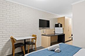 Morayfield Tavern & Motel