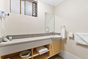 Morayfield Tavern & Motel