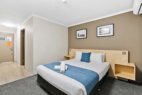 Morayfield Tavern & Motel